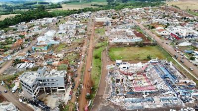 Tornado causa devastação em Rio Bonito do Iguaçu; Governo do Estado decreta calamidade pública